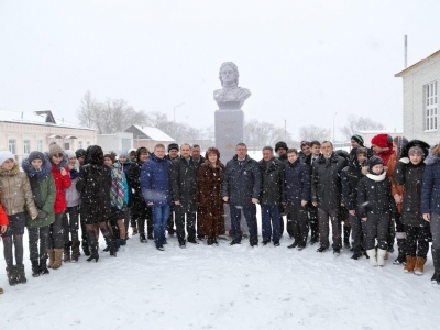 В школе села Шумейка установили бюст Петра Великого