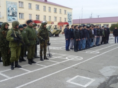 Курсанты Кизлярской автошколы побывали в гостях у воинов